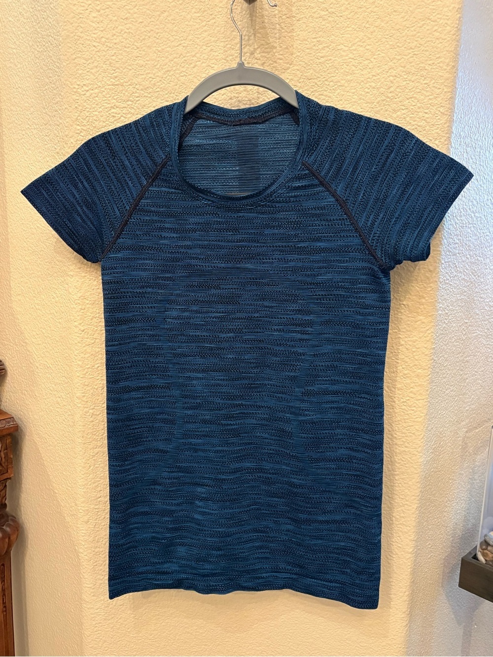 LULULEMON Women Blue Pattern Swiftly Tech Short Sleeve Top Size 6
